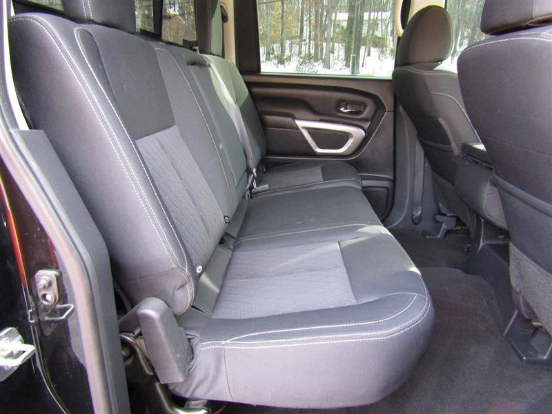 Used 2018 Nissan Titan SV image 33