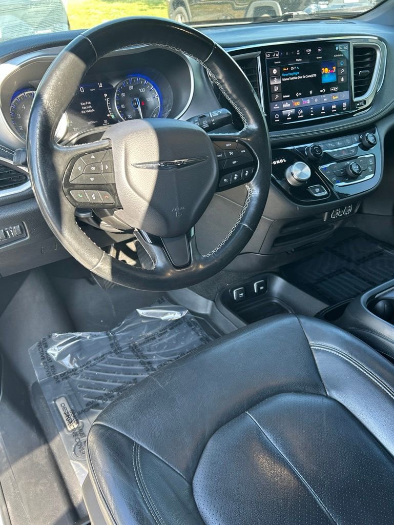 Used 2021 Chrysler Pacifica Touring-L w/ Premium & Safety Sphere Group FWD image 13
