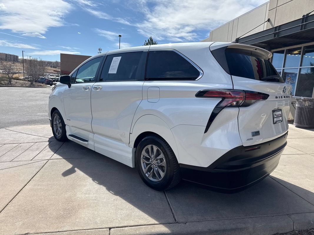 Used 2021 Toyota Sienna XLE AWD/4WD image 14