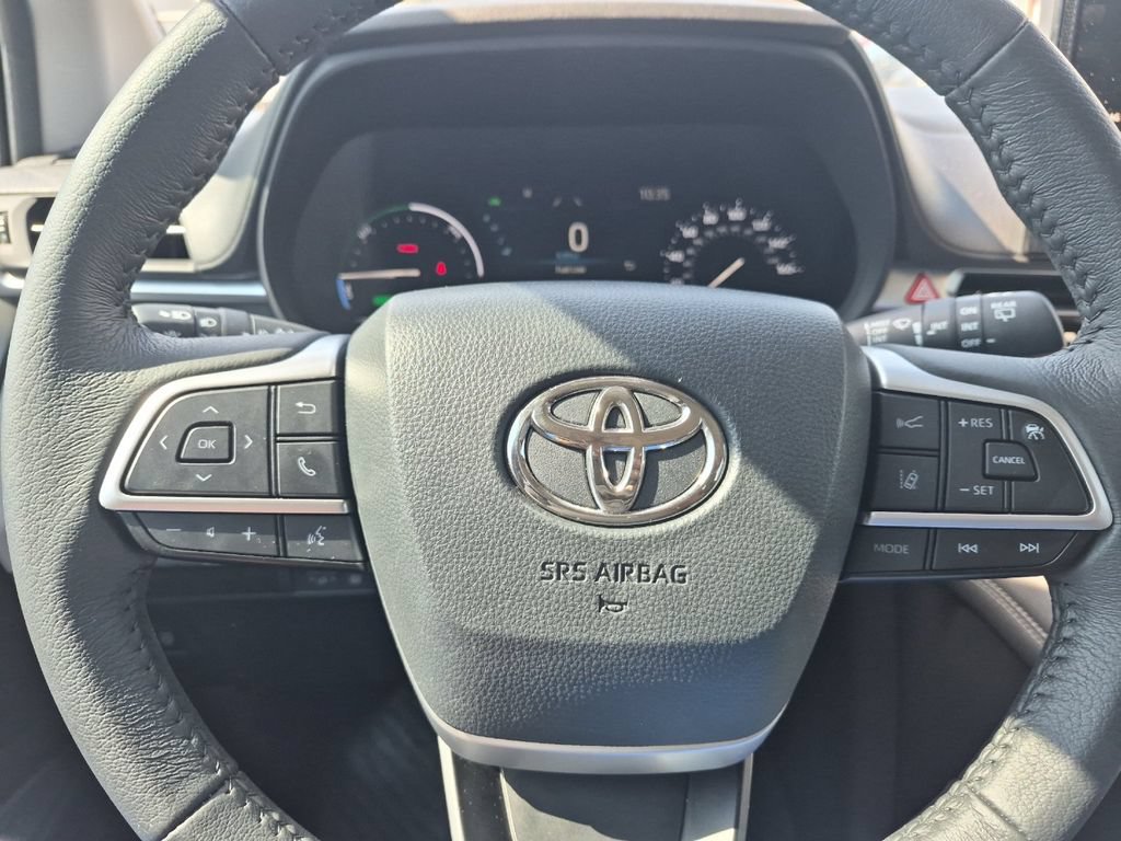 Certified 2025 Toyota Sienna XLE FWD image 25