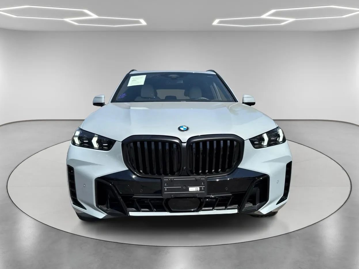 Used 2024 BMW X5 xDrive40i w/ M Sport Package image 2