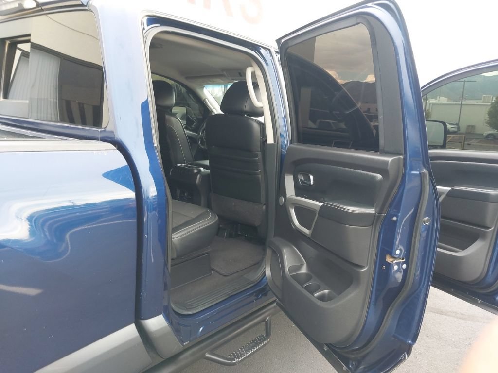 Used 2016 Nissan Titan PRO-4X AWD/4WD image 11