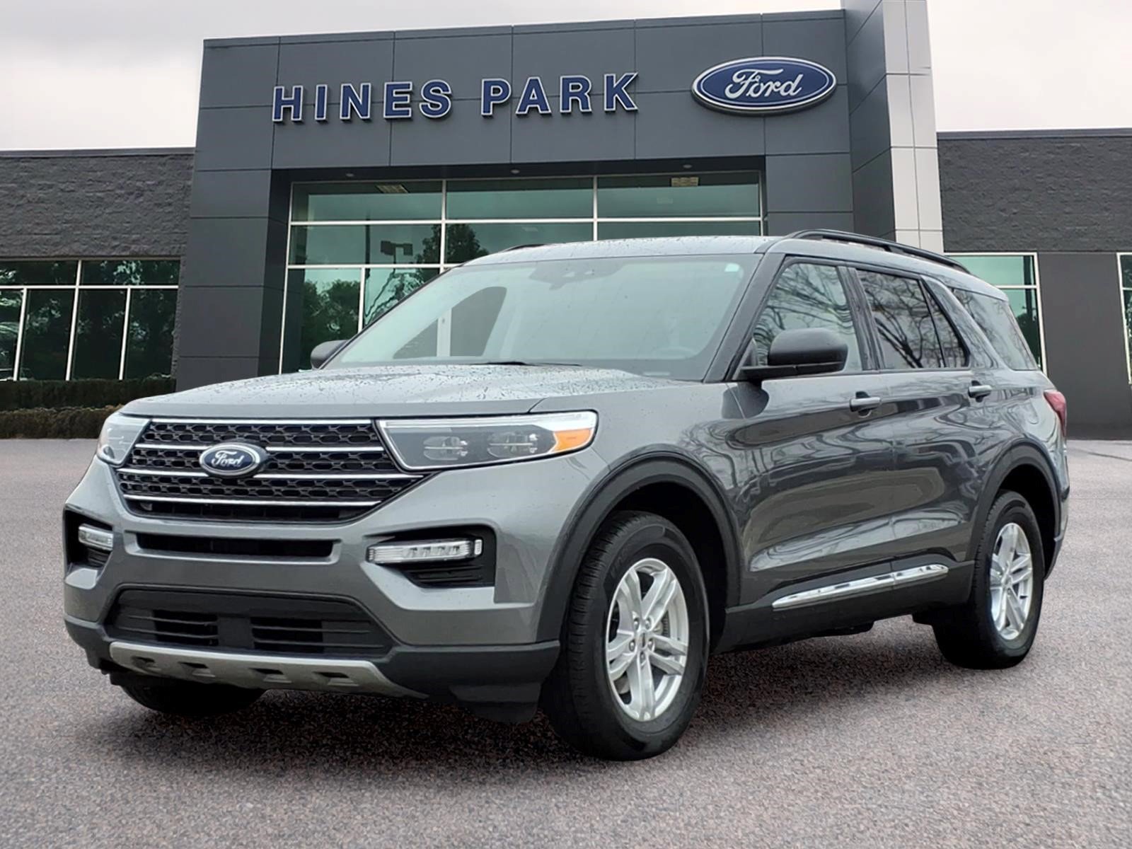 Used 2023 Ford Explorer XLT w/ Equipment Group 202A AWD/4WD image 3