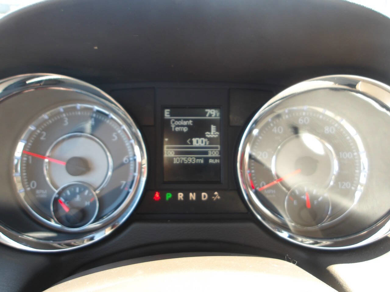 Used 2015 Chrysler Town & Country Touring-L w/ Driver Convenience Group image 14