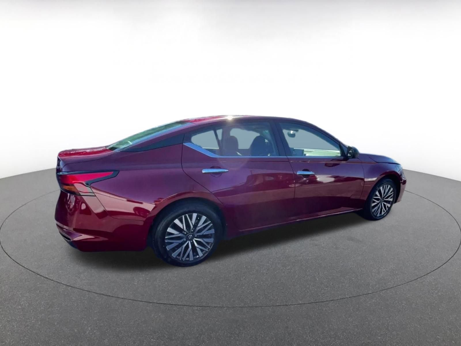 Used 2024 Nissan Altima 2.5 SV image 15