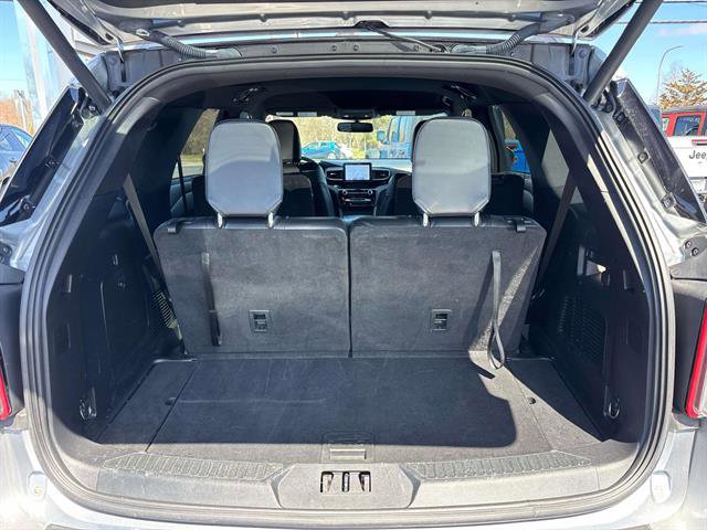 Used 2022 Ford Explorer ST w/ ST Street Pack image 16