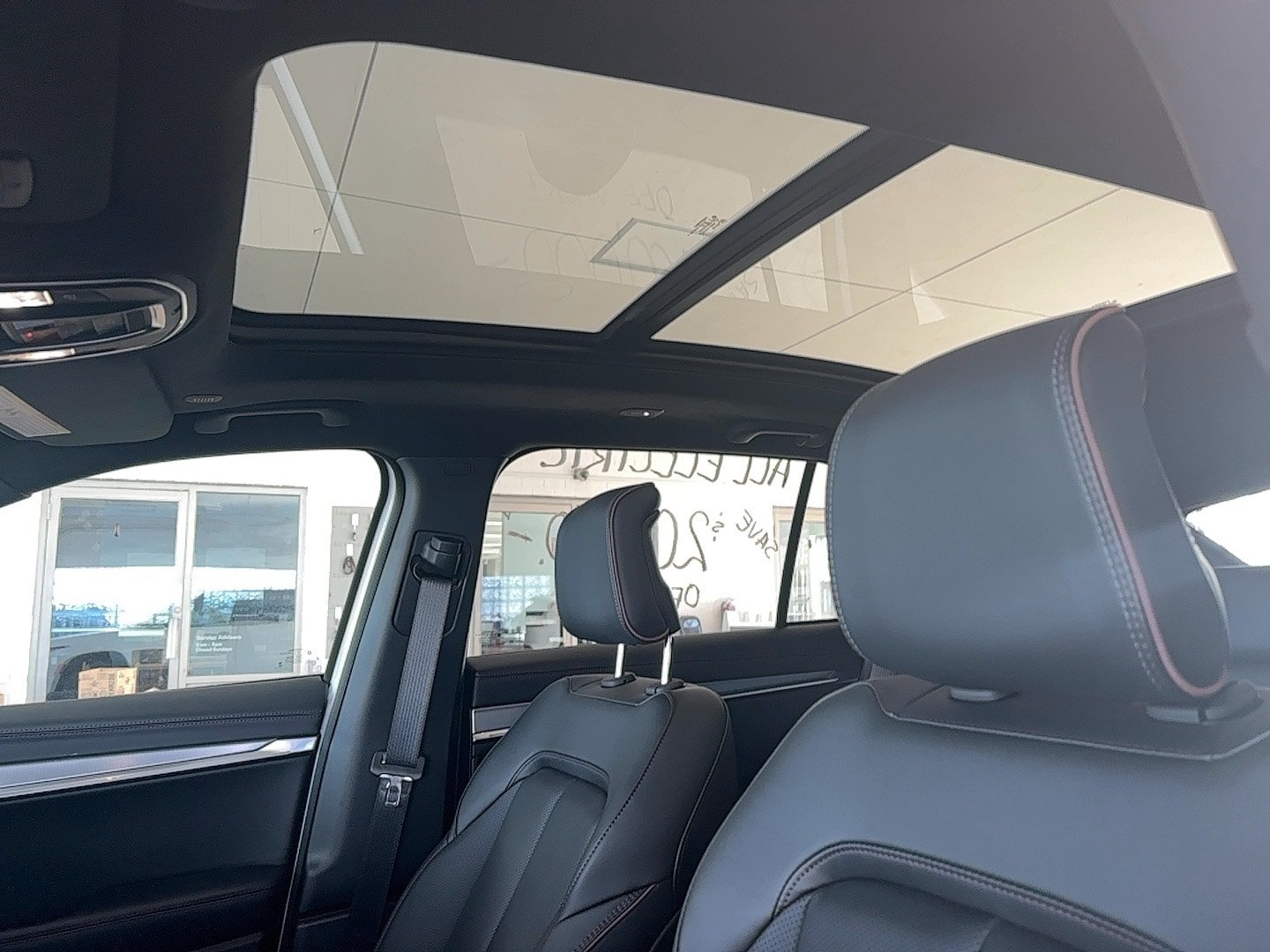 New 2024 Jeep Wagoneer Launch Edition AWD/4WD image 10