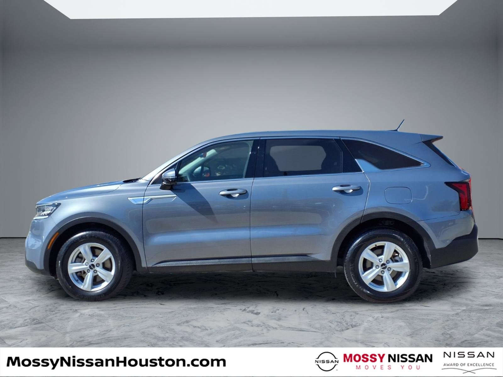 Used 2023 Kia Sorento LX image 5