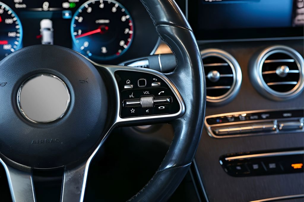 Used 2022 Mercedes-Benz GLC 300 4MATIC Coupe image 31