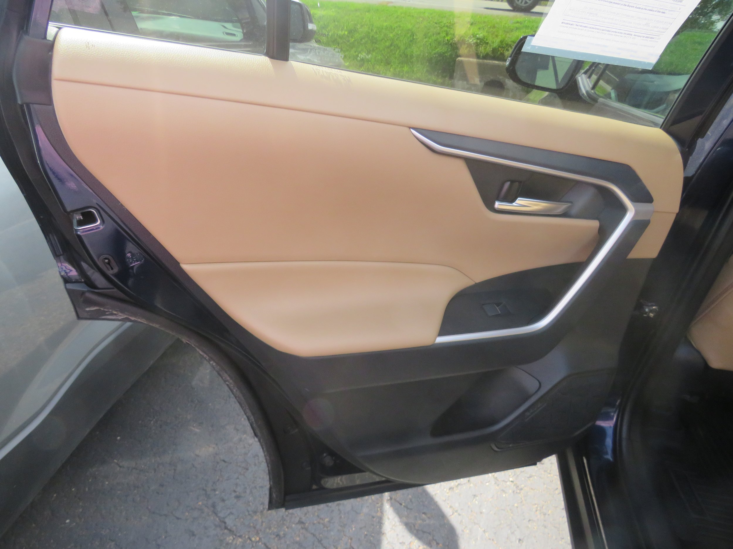 Used 2021 Toyota RAV4 XLE Premium AWD/4WD image 10