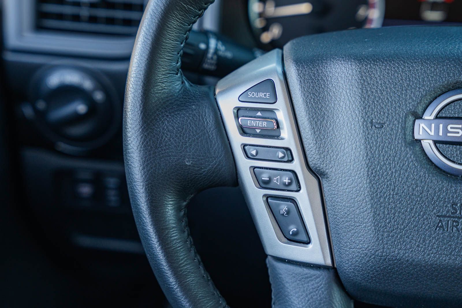 Used 2024 Nissan Titan SV w/ SV Convenience Package image 26