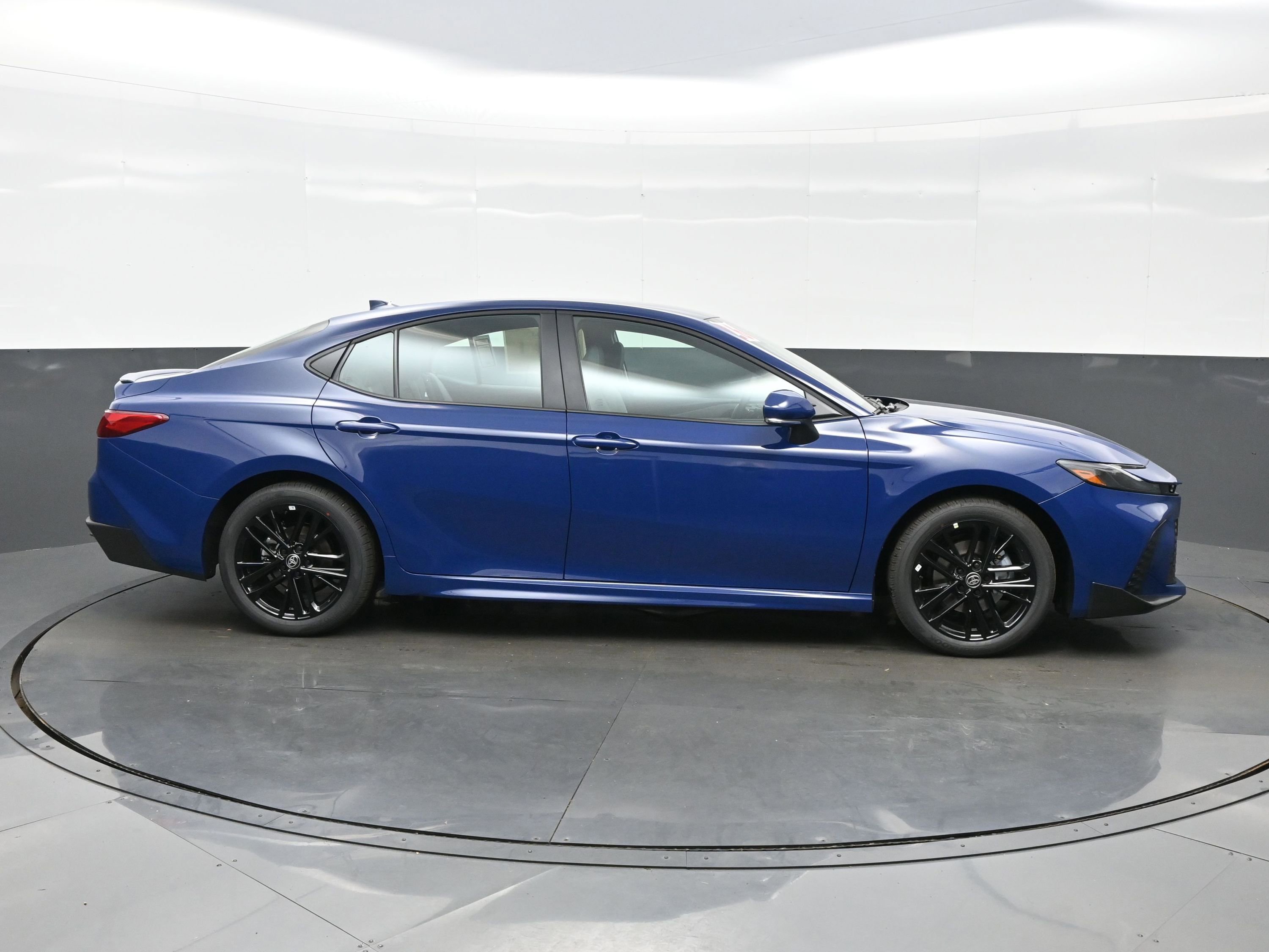 Used 2026 Toyota Camry SE image 7