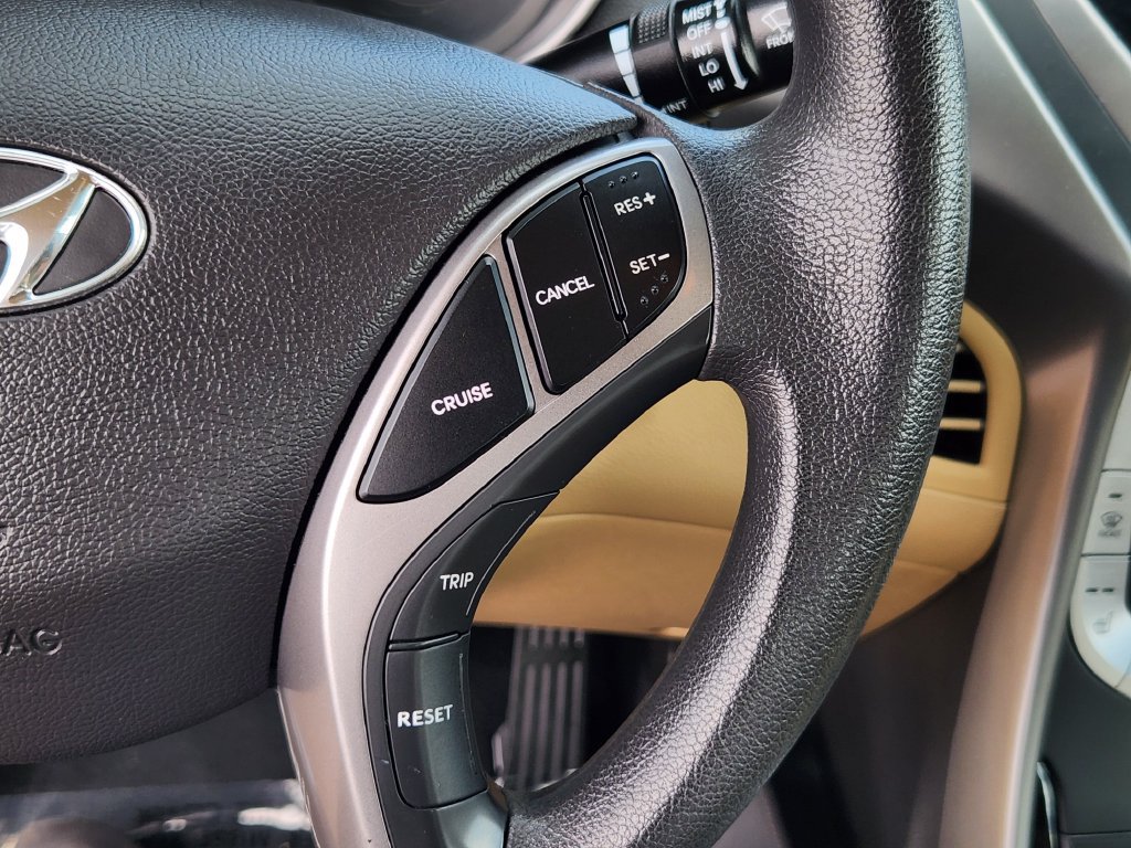Used 2013 Hyundai Elantra GLS w/ Preferred Pkg FWD image 18
