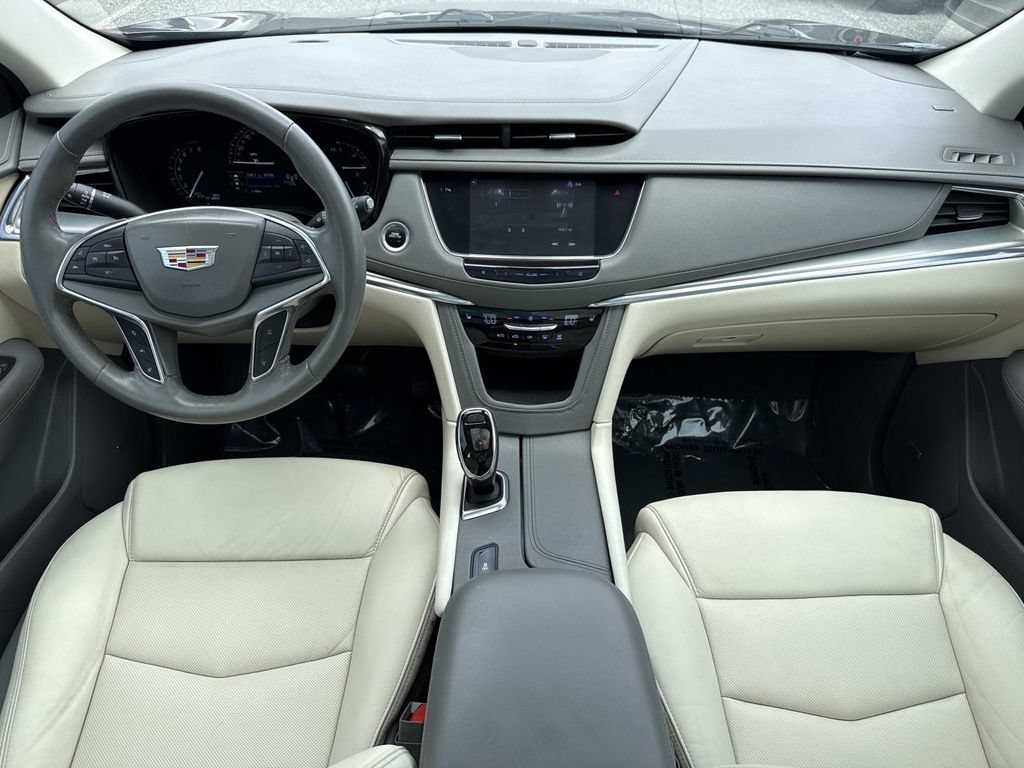 Used 2018 Cadillac XT5 Luxury w/ Driver Awareness Package FWD image 19