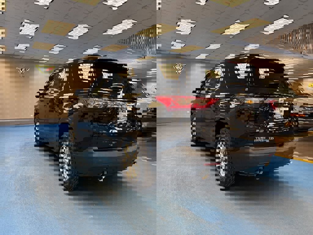 Used 2021 Chevrolet Traverse LS image 9