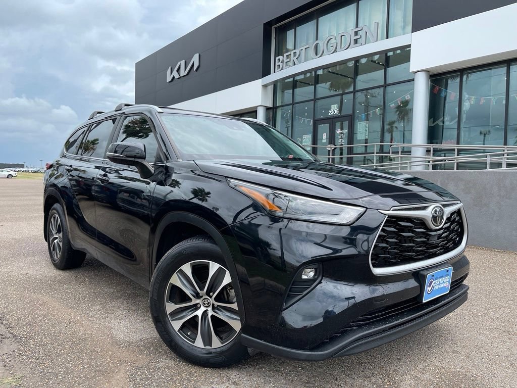 Used 2023 Toyota Highlander XLE FWD image 1