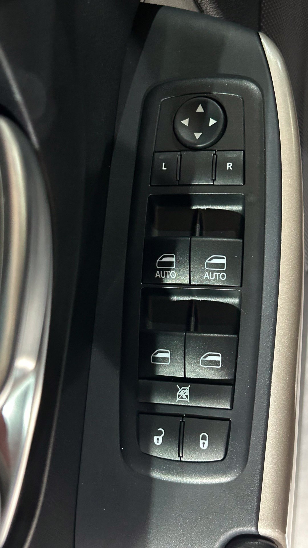 Used 2017 Jeep Cherokee High Altitude AWD/4WD image 35