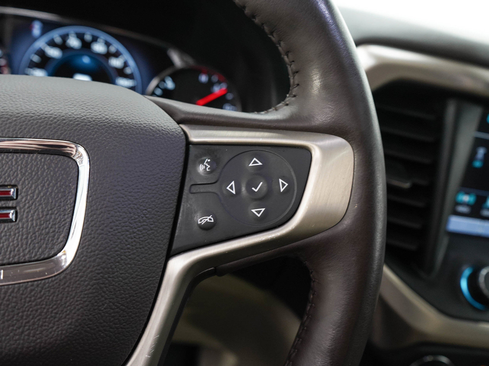 Used 2019 GMC Acadia Denali AWD/4WD image 29