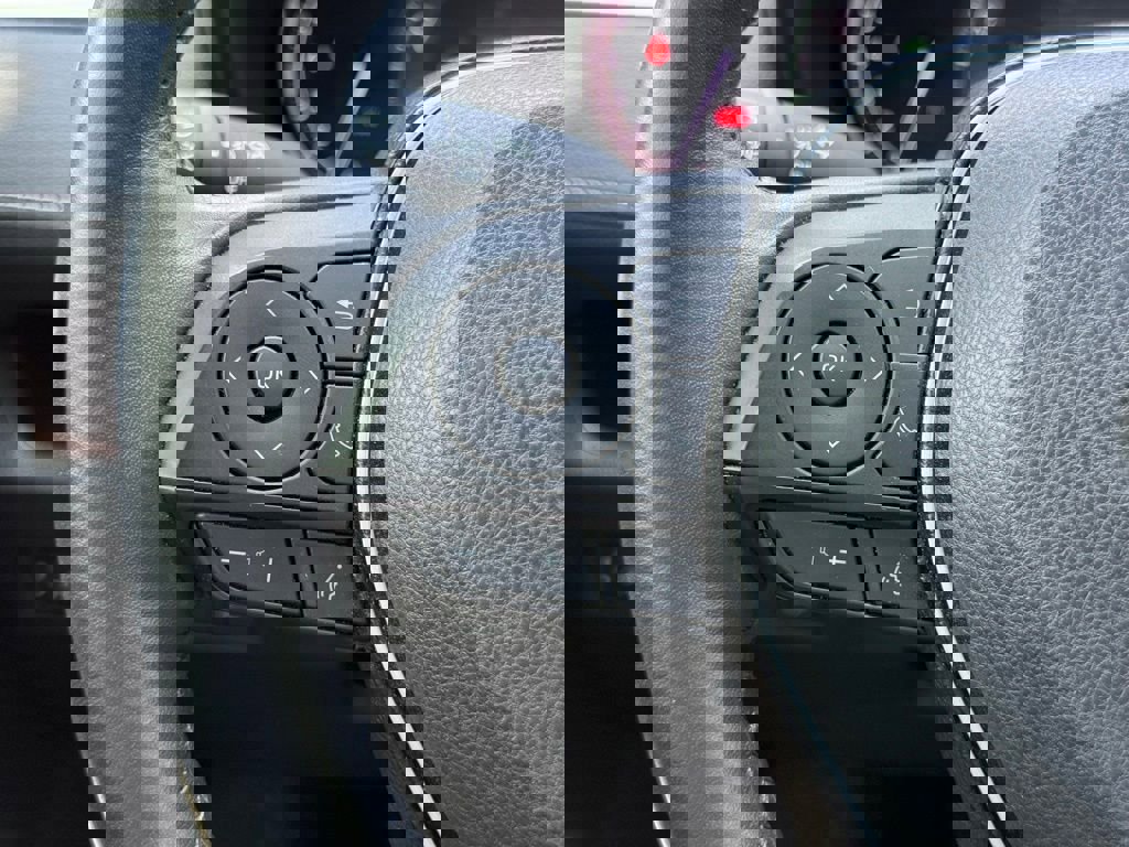 Used 2019 Toyota RAV4 Limited FWD image 31