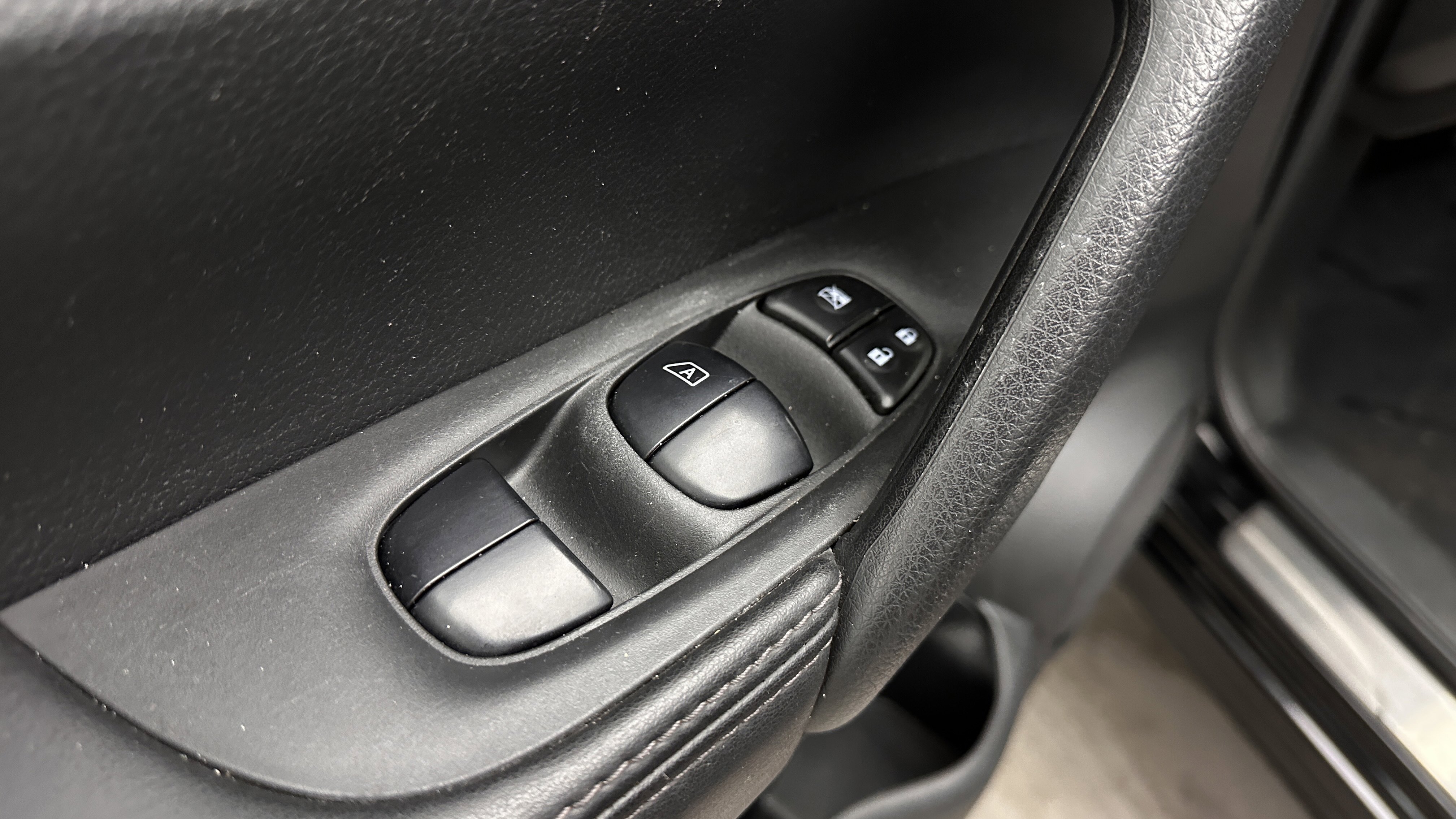 Used 2019 Nissan Rogue Sport SV FWD image 11