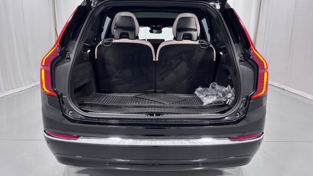 Certified 2025 Volvo XC90 B5 Plus AWD/4WD image 28