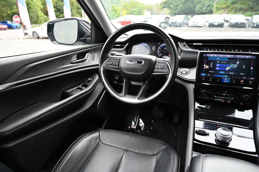 Used 2021 Jeep Grand Cherokee L Limited AWD/4WD image 11