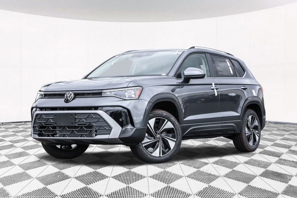 Used 2025 Volkswagen Taos SE image 2
