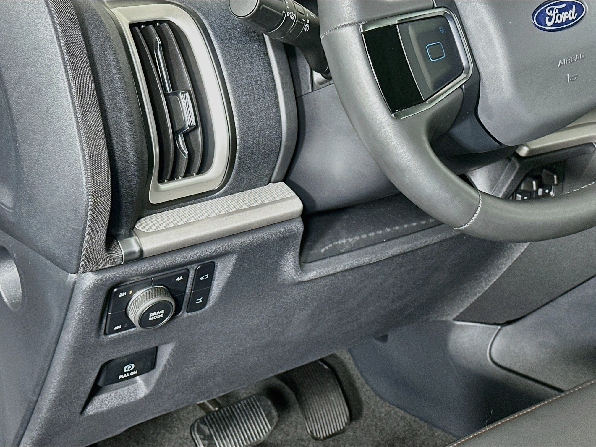Used 2025 Ford Expedition Active AWD/4WD image 17