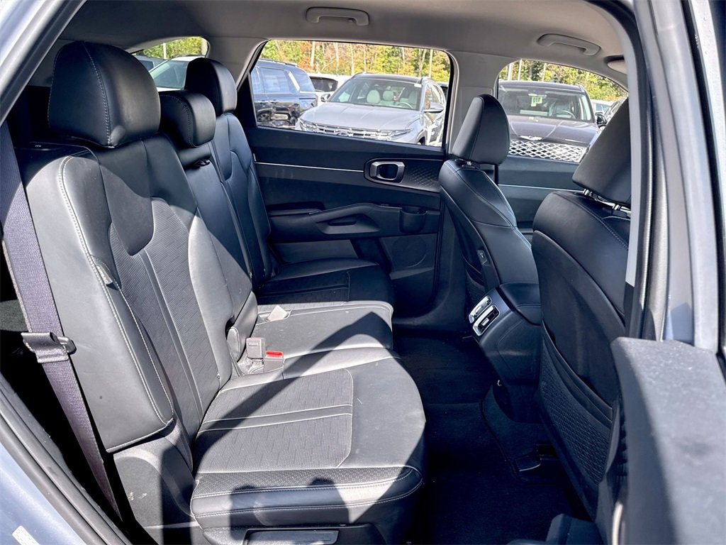 Used 2024 Kia Sorento S image 31