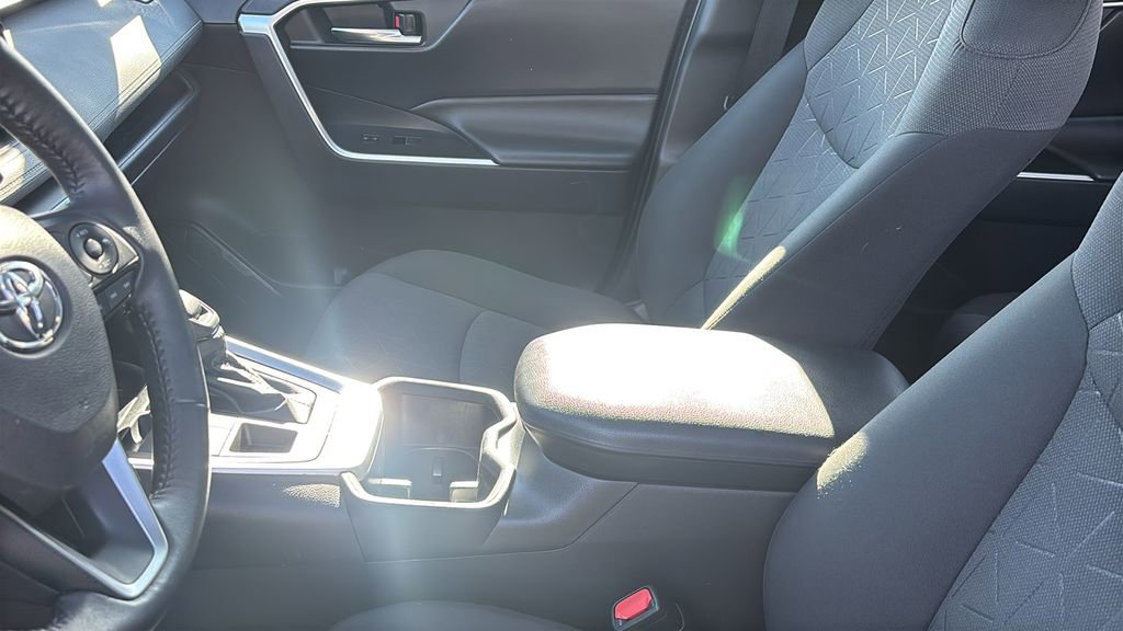 Used 2022 Toyota RAV4 XLE w/ Convenience Package image 24