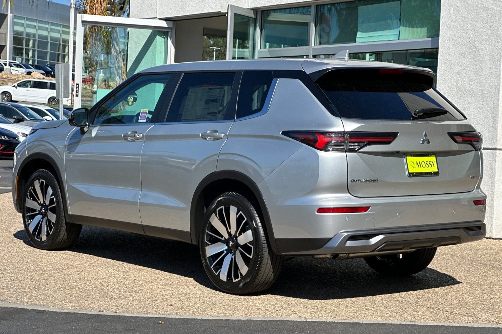 New 2025 Mitsubishi Outlander SE image 6