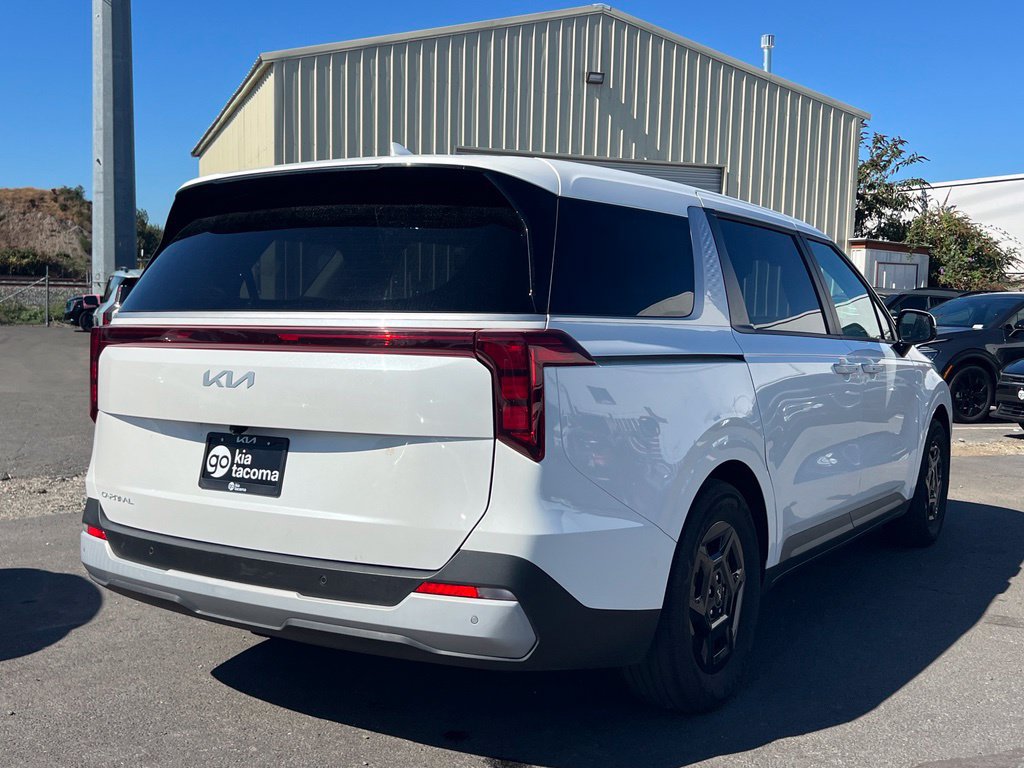 Used 2025 Kia Carnival FWD image 7
