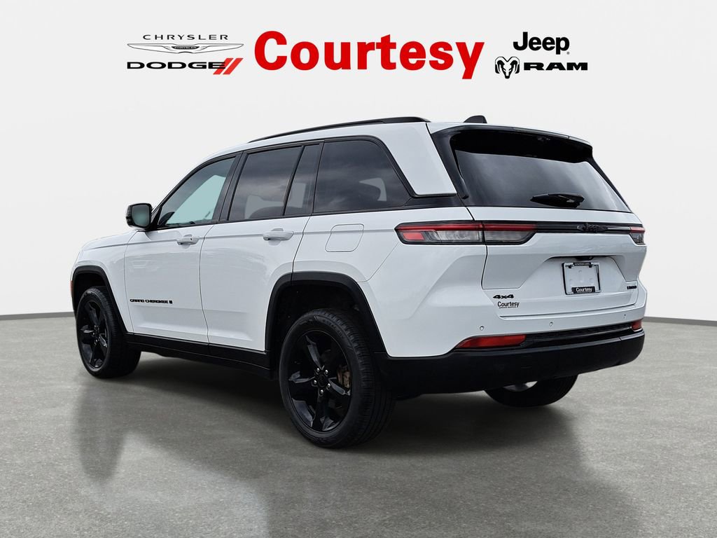 Certified 2023 Jeep Grand Cherokee Limited w/ Luxury Tech Group II AWD/4WD image 5