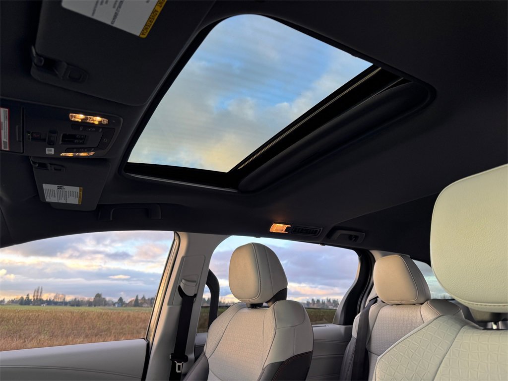 Certified 2022 Toyota Sienna XSE image 21