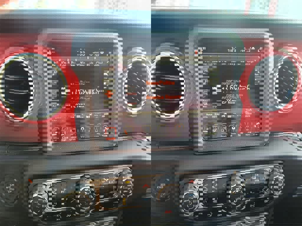 Used 2023 Jeep Wrangler Unlimited Rubicon w/ Cold Weather Group image 16