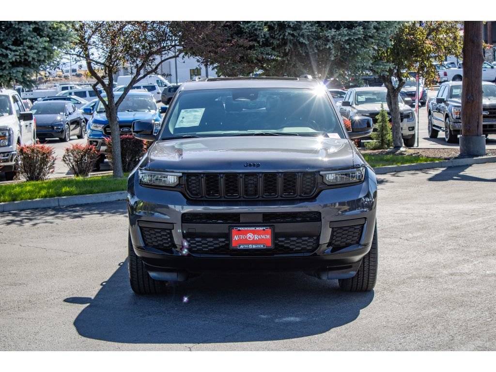 Used 2023 Jeep Grand Cherokee L Laredo AWD/4WD image 3