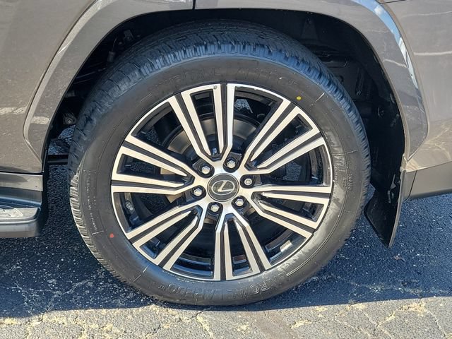 Used 2023 Lexus LX 600 4WD w/ Appearance Package image 7