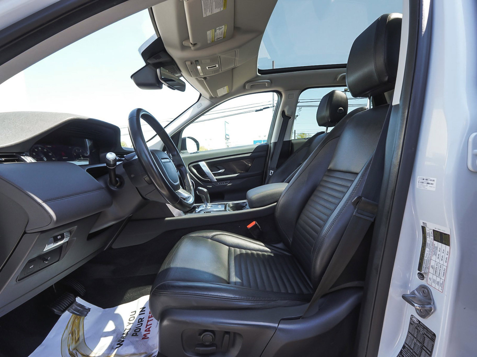 Used 2020 Land Rover Discovery Sport SE AWD/4WD image 29