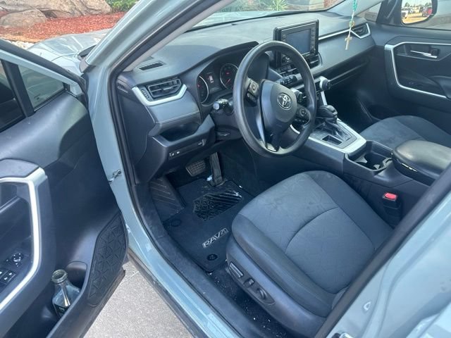 Used 2020 Toyota RAV4 XLE w/ Convenience Package FWD image 6