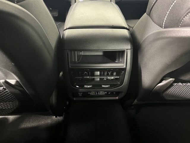 Used 2024 Jeep Grand Cherokee Limited w/ Black Appearance Package image 40