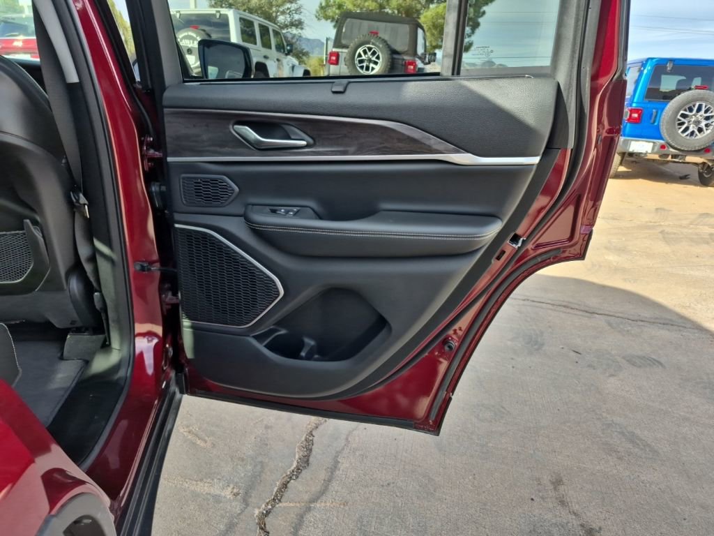 New 2024 Jeep Grand Cherokee Limited 4xe w/ Luxury Tech Group II image 22