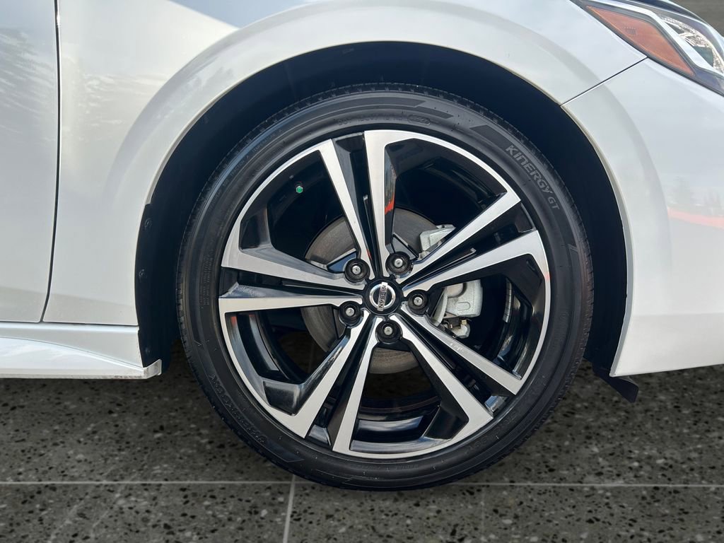 Used 2023 Nissan Sentra SR w/ SR Premium Package image 9