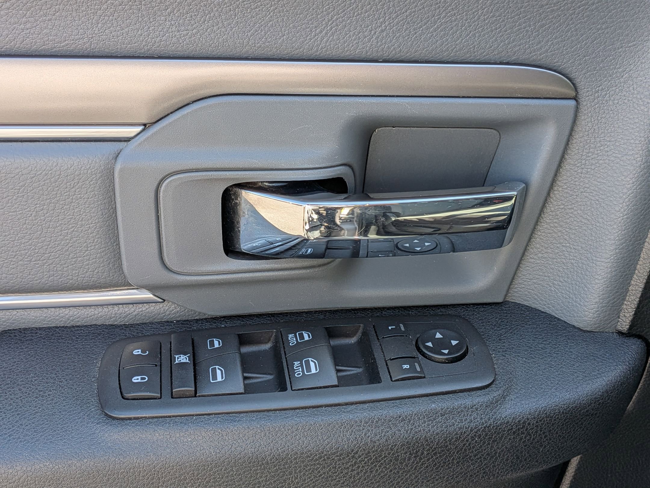 Used 2024 RAM 1500 Classic SLT AWD/4WD image 12