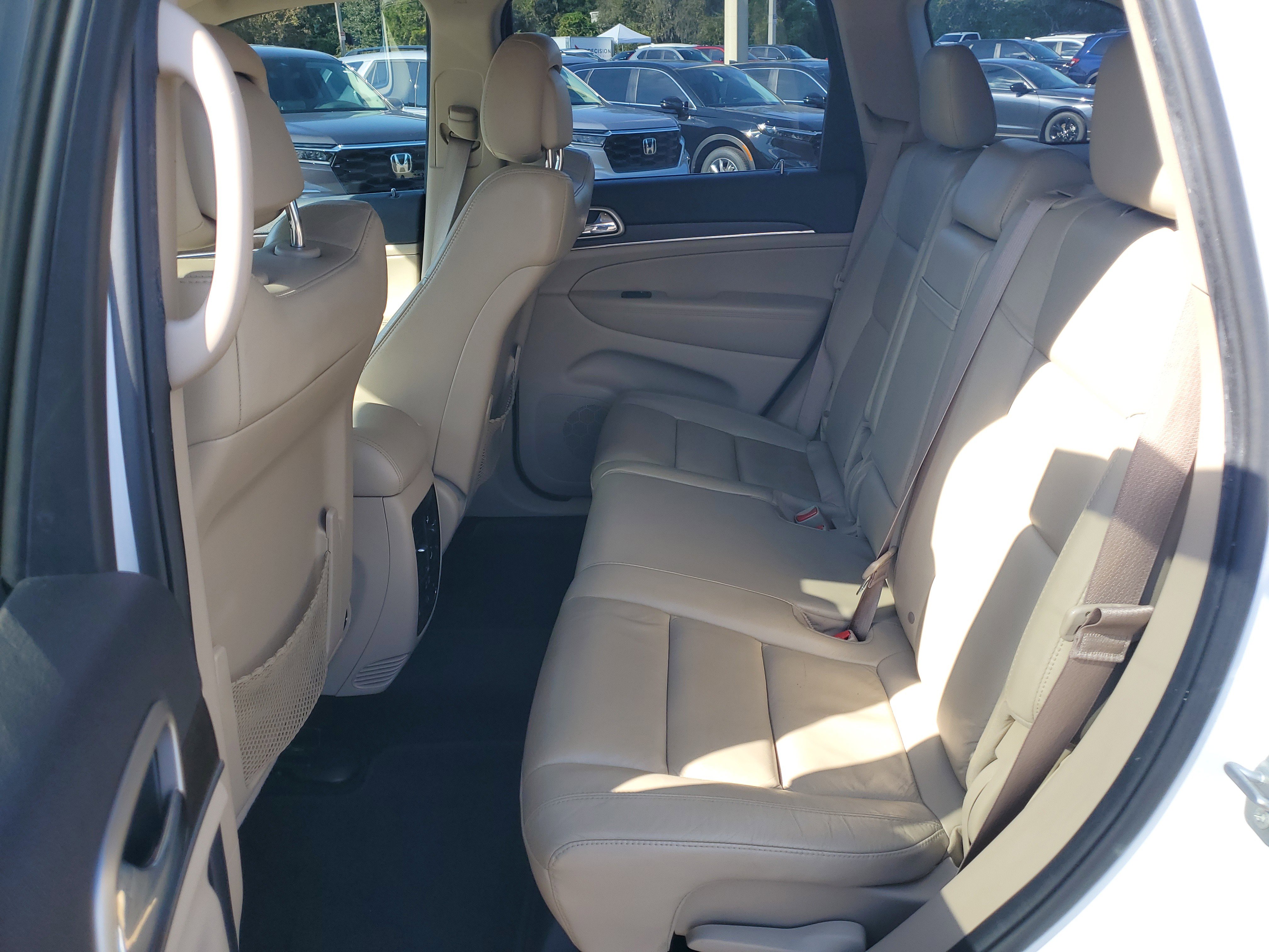 Used 2017 Jeep Grand Cherokee Limited image 24