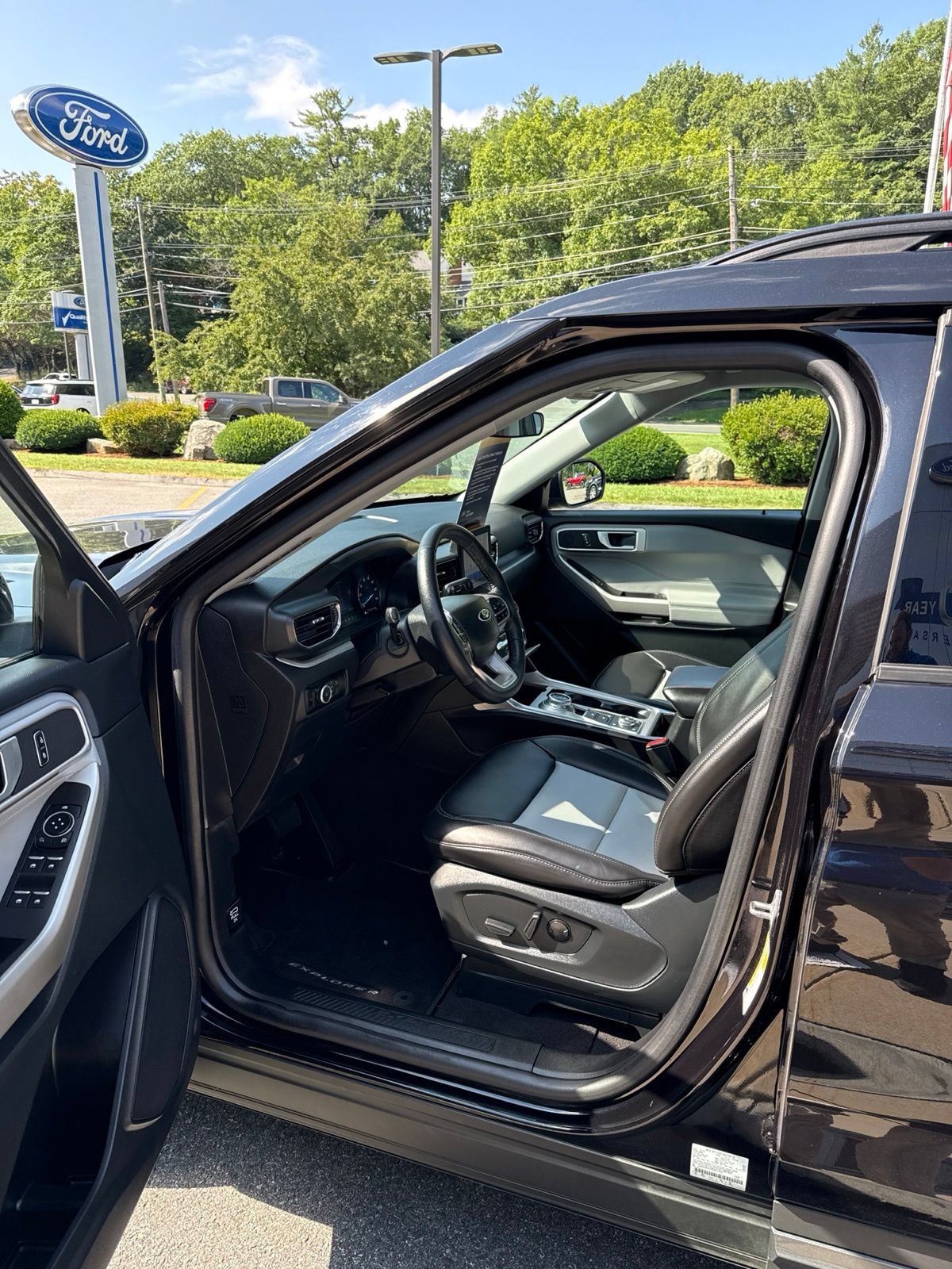Certified 2023 Ford Explorer XLT w/ Equipment Group 202A AWD/4WD image 7