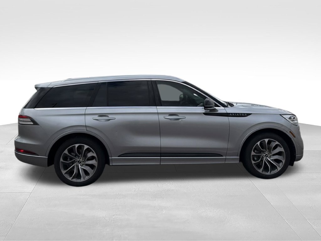 Used 2021 Lincoln Aviator Grand Touring w/ Equipment Group 302A AWD/4WD image 9