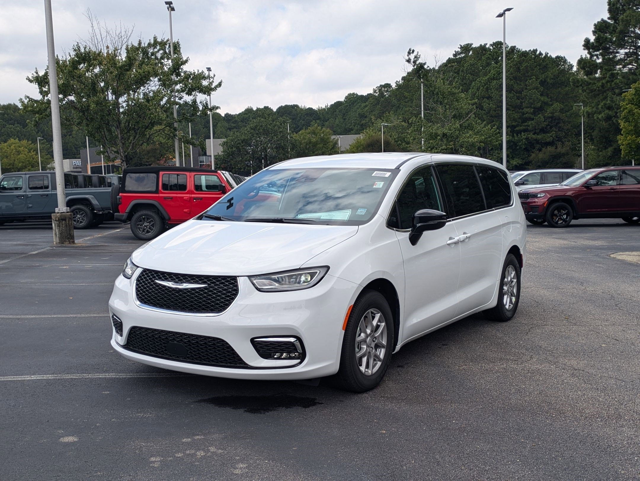 New 2026 Chrysler Pacifica Select image 1