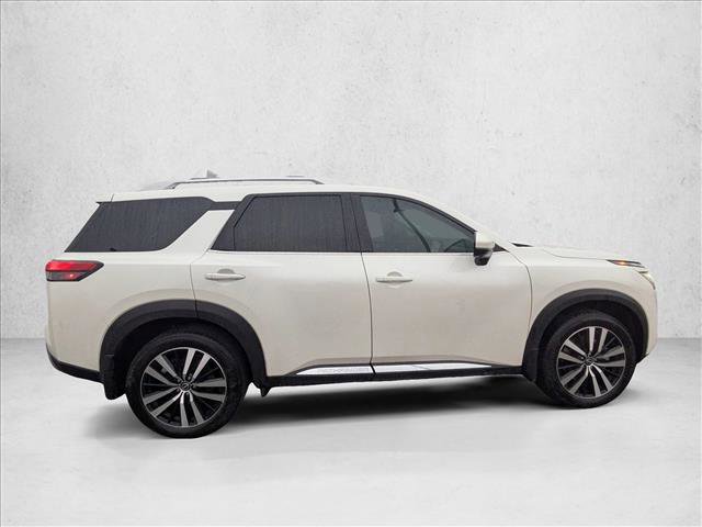 Used 2024 Nissan Pathfinder Platinum AWD/4WD image 4