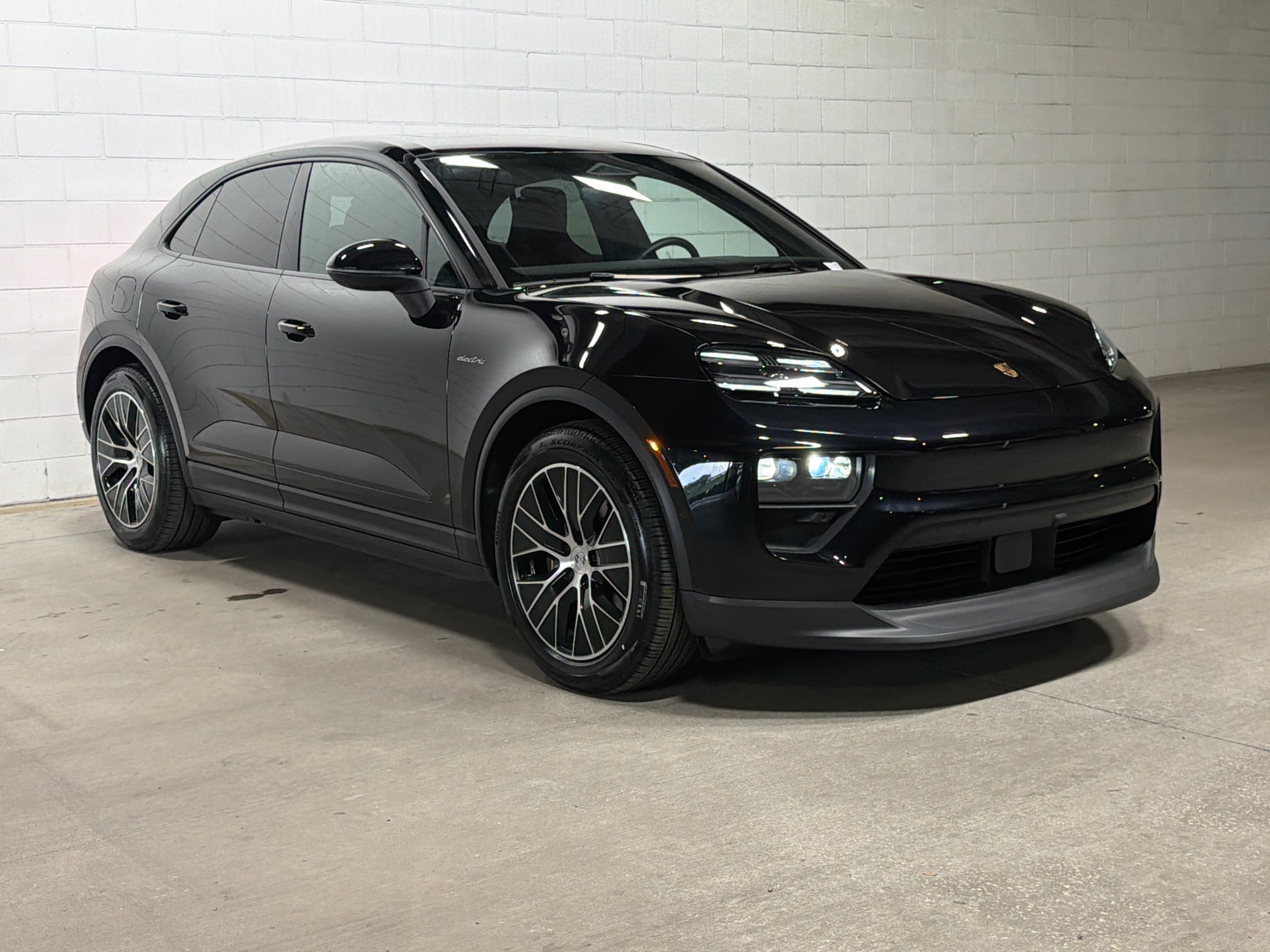 Certified 2026 Porsche Macan Electric RWD image 6