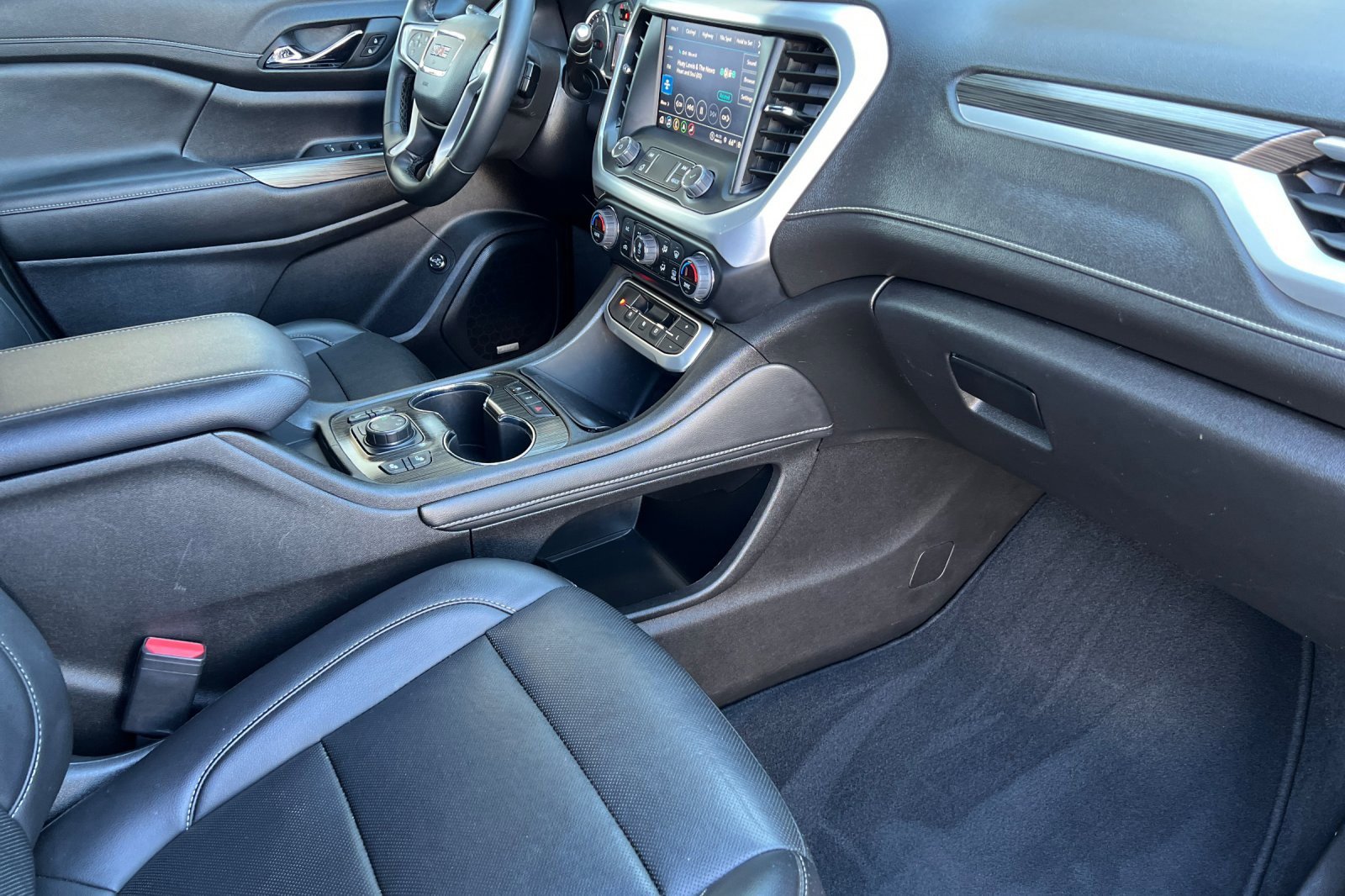 Used 2023 GMC Acadia SLT image 14